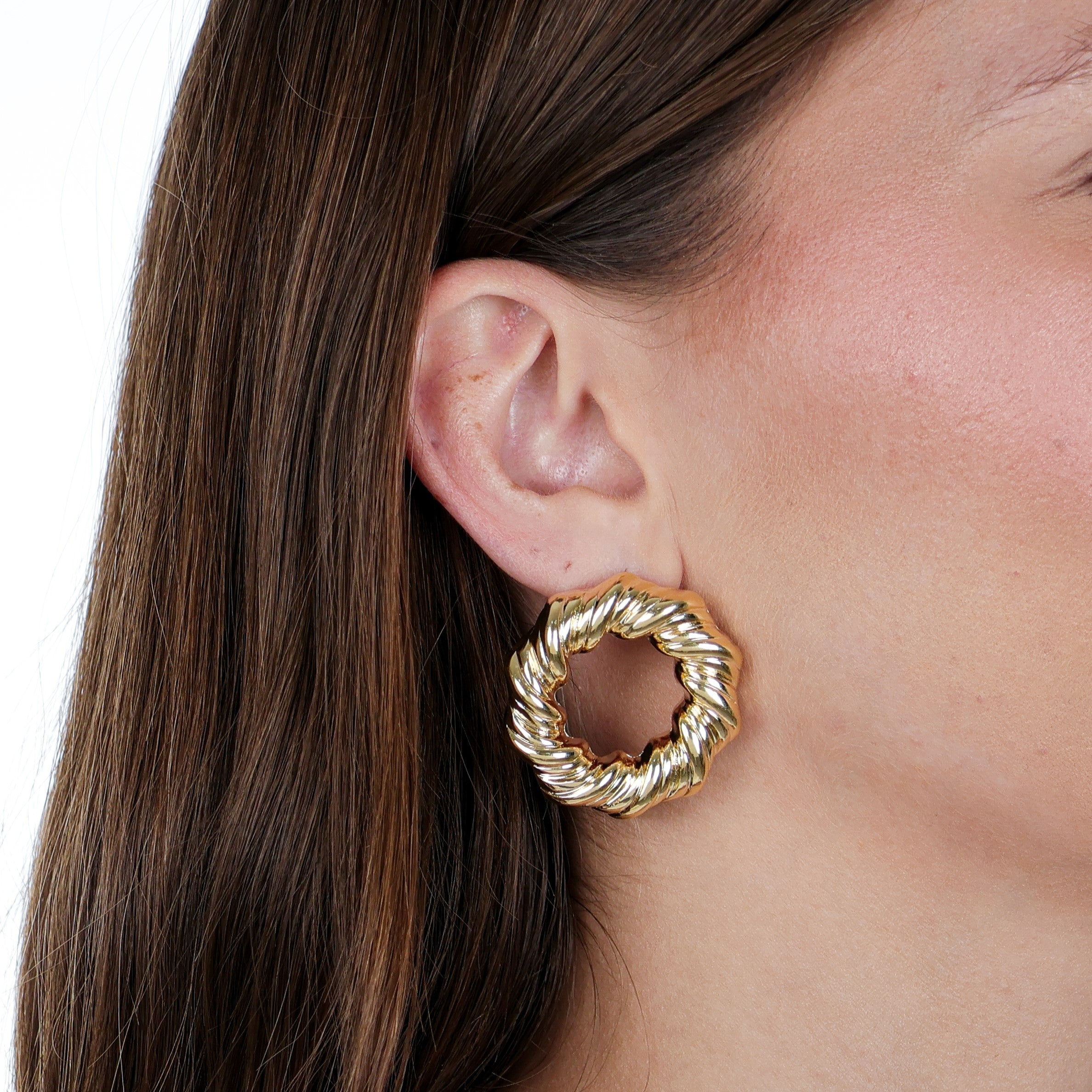 Brinco Pino Círculo Torcido Ouro